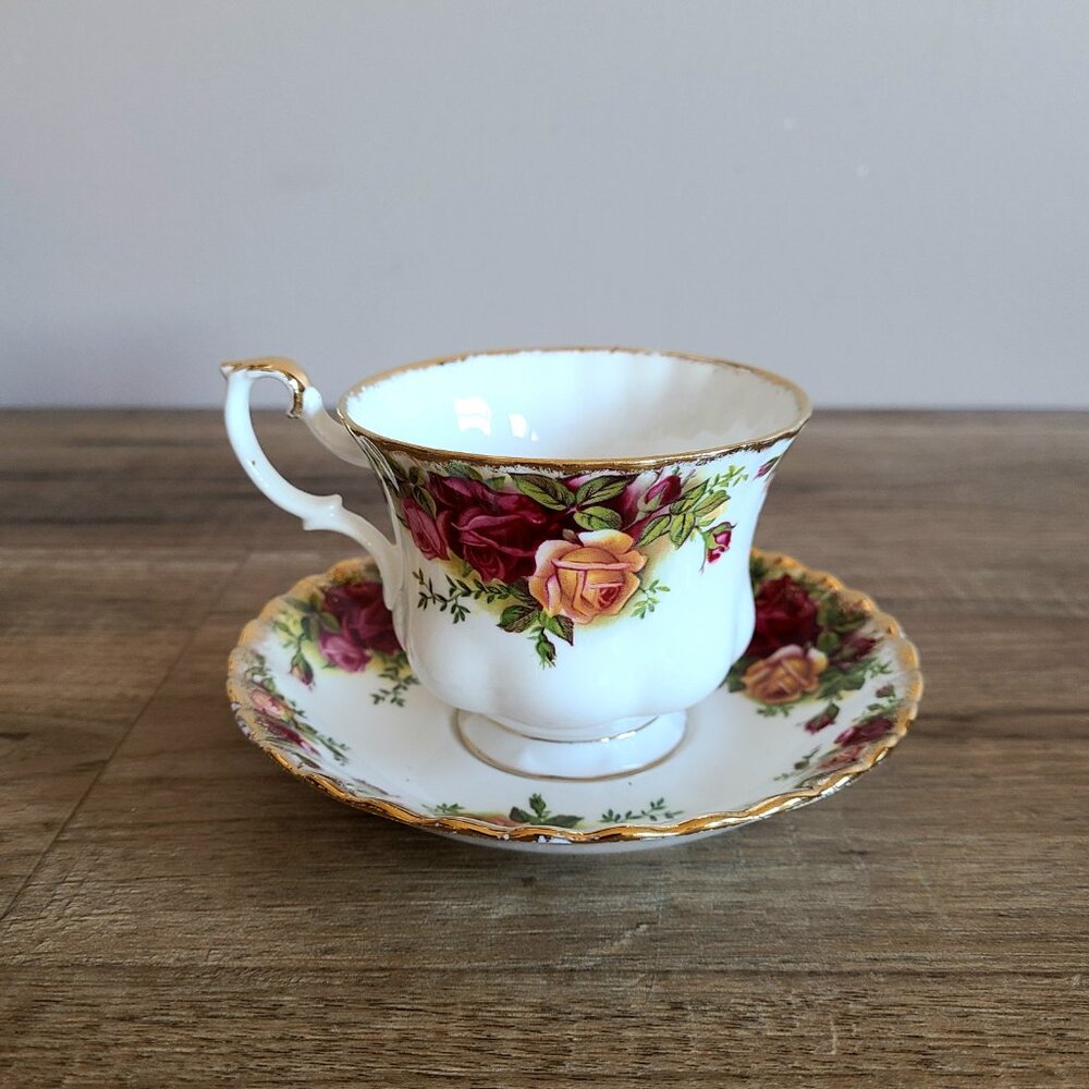 Vintage Royal Albert Bone China England ''Old Country Roses'' Cup and Saucer. - Picture 2 of 7